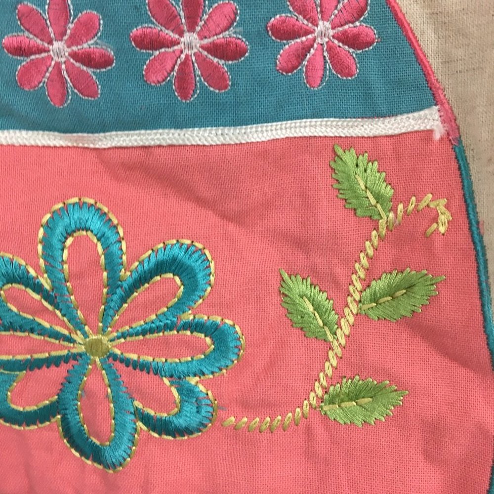 ARTISTIC ACCENTS large table runner Easter eggs - Picture 5 of 11
